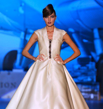 Estilo vintage y vestidos vaporosos en la colección de Ion Fiz en la Fashion Week Madrid