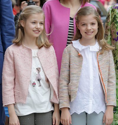 Nanos y Pili Carrera visten a la Princesa Leonor y la Infanta Sofía en la Misa de Pascua 2016