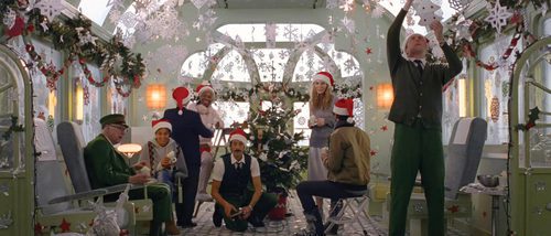 H&M viaja en un tren muy especial en su nuevo corto para presentar la Navidad 2016 con Wes Anderson