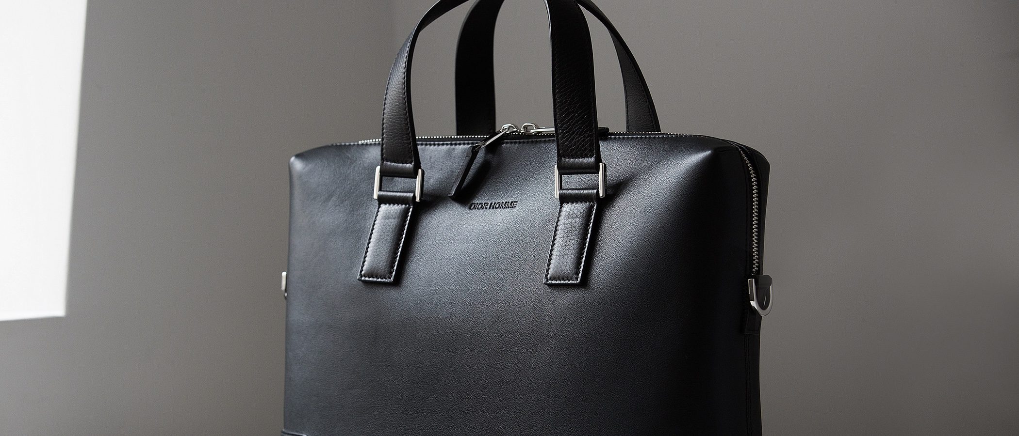 Dior Homme presenta el bolso customizable 'Mister Dior'