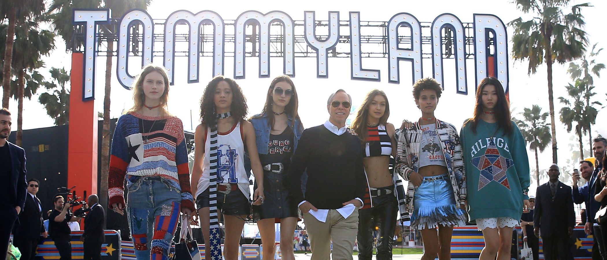 'Tommyland', un desfile sobre la nueva manera de vivir la moda por Tommy Hilfiger y Gigi Hadid