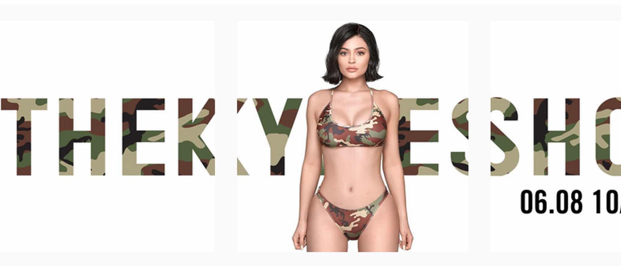 Kylie Jenner presenta su nueva y polémica colección de bikinis de camuflaje
