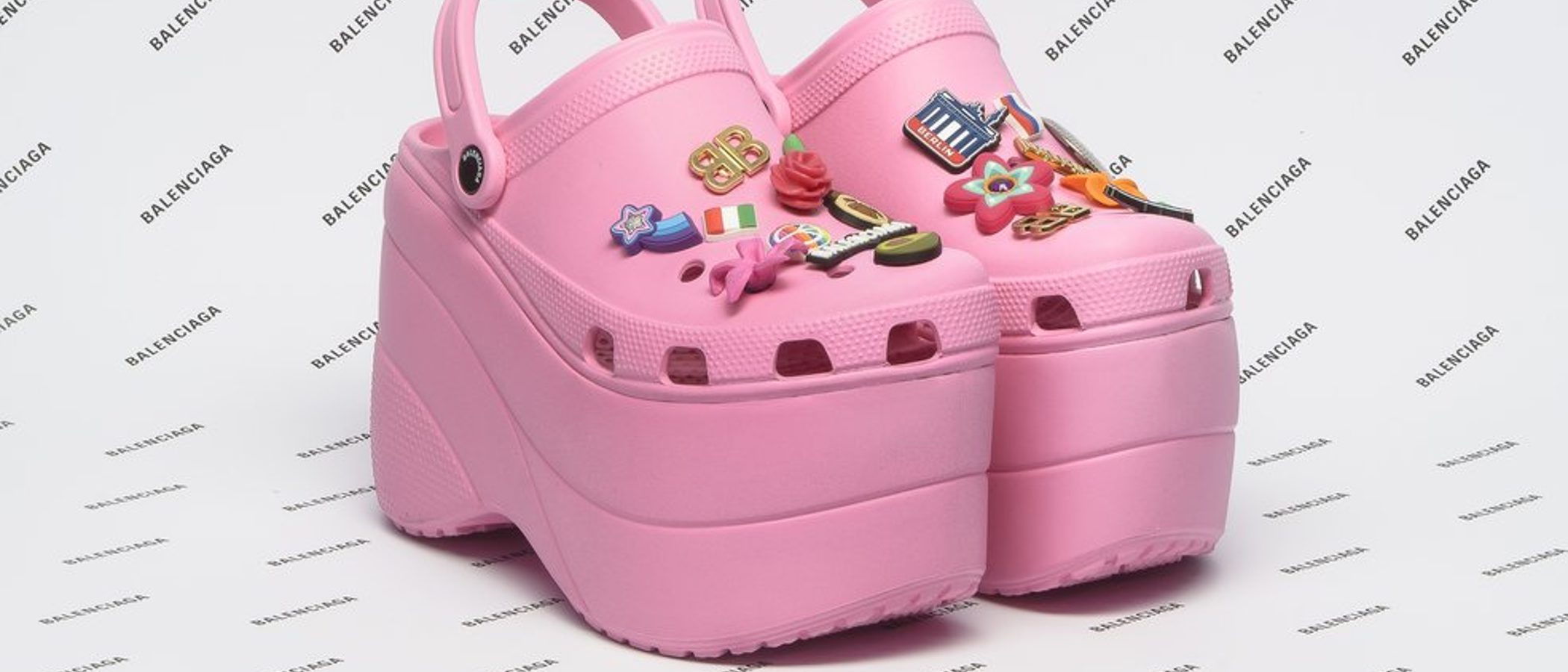 Los Crocs con plataforma de Balenciaga se convierten en el zapato más polémico de la primavera/verano 2018
