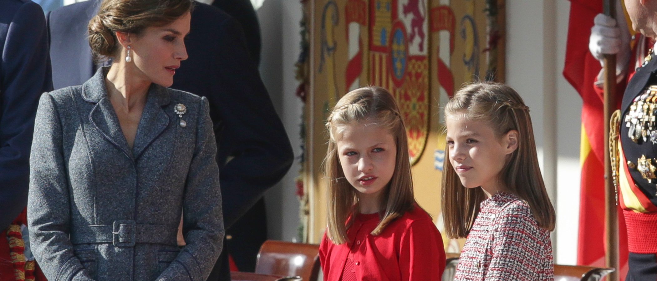 El rojo España de la Princesa Leonor y los desaciertos de Letizia y la Infanta Sofía: los looks de la Hispanidad 2017