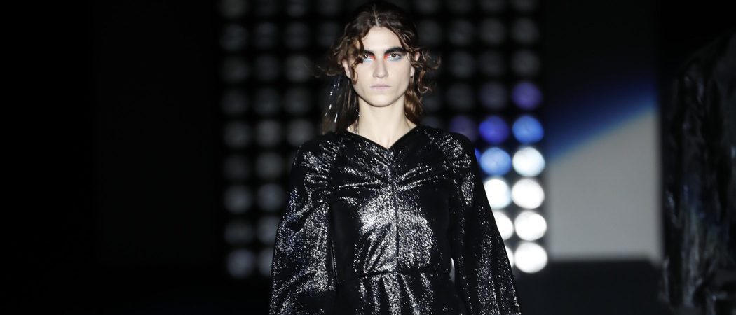 Ana Locking presenta su colección otoño/invierno 2018/2019 más oscura en la Madrid Fashion Week