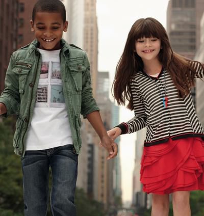 Un mundo de colores en la nueva colección infantil de DKNY verano 2012