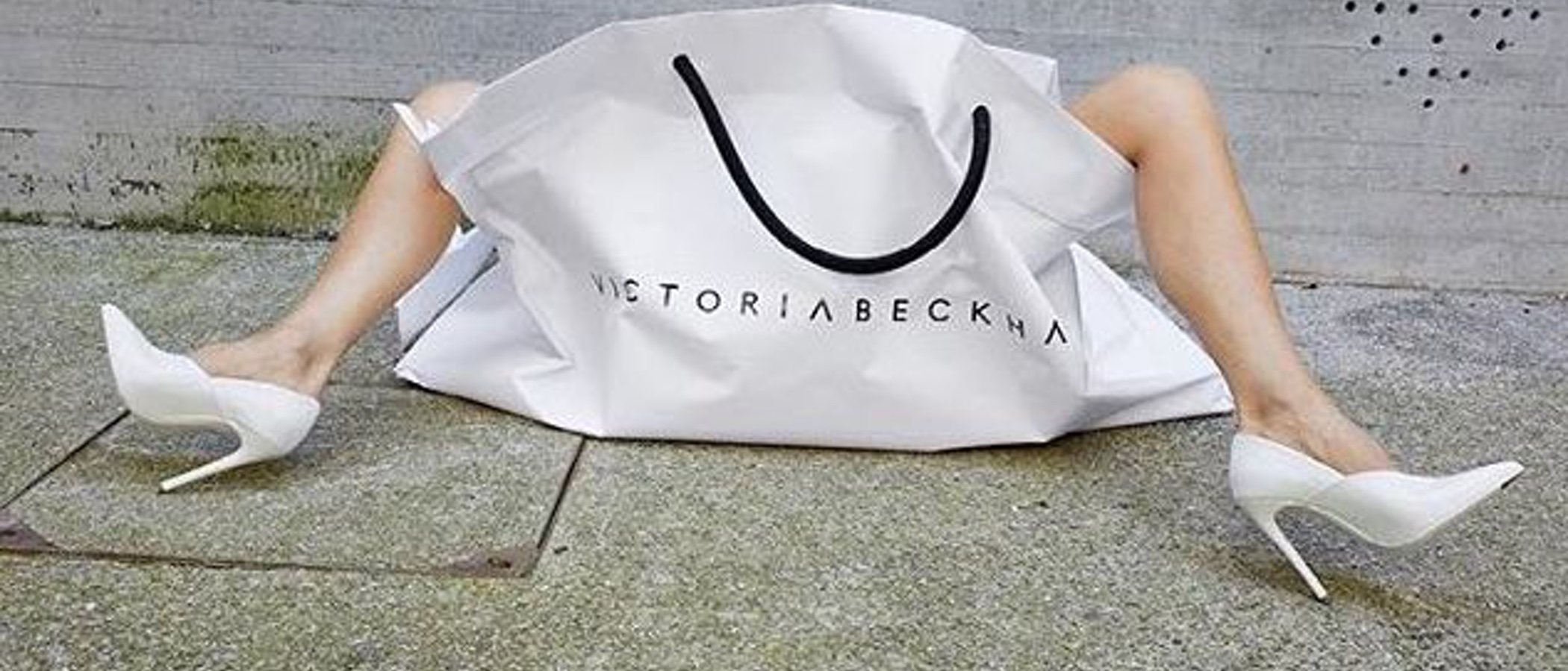 Victoria Beckham celebra los 10 años de su marca de una forma muy curiosa