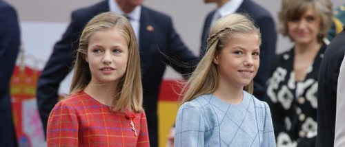 La Princesa Leonor y la Infanta Sofía se suman a la moda de los cuadros el Día de la Hispanidad 2018