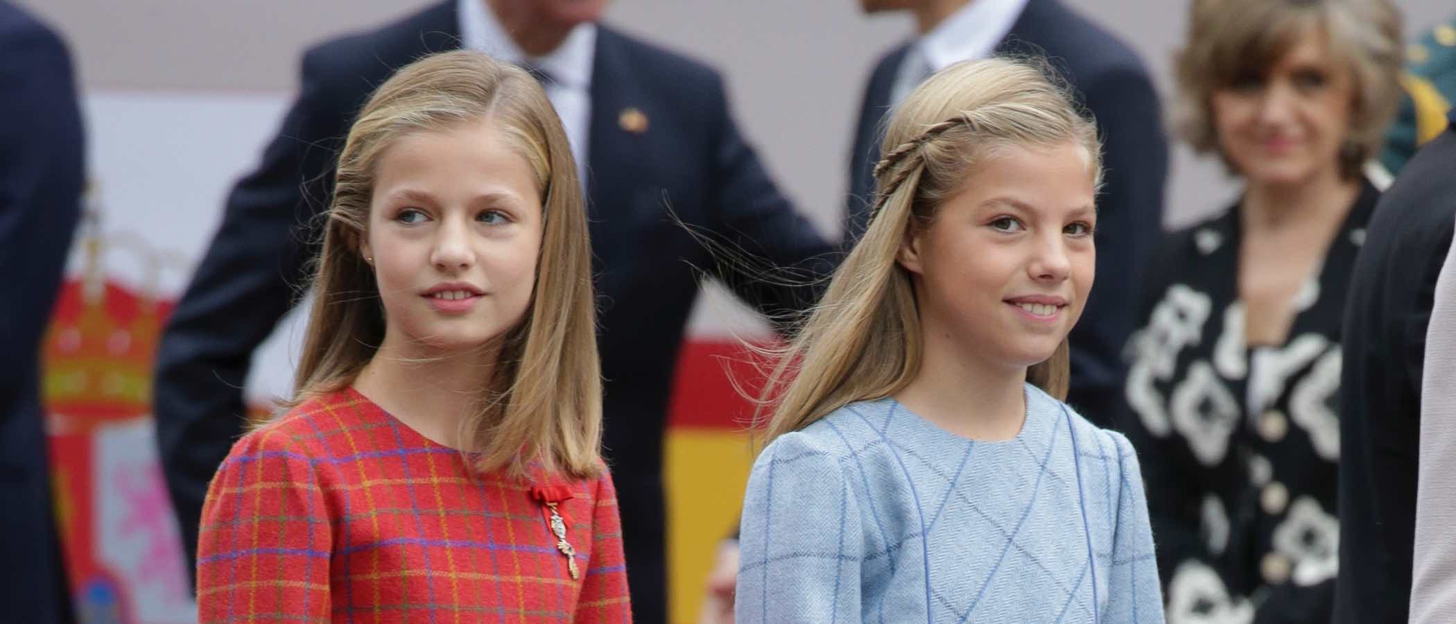 La Princesa Leonor y la Infanta Sofía se suman a la moda de los cuadros el Día de la Hispanidad 2018