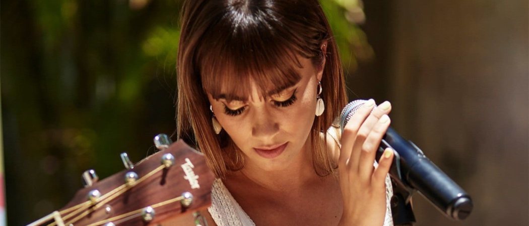 Aitana revela las claves de su estilo en la última colección de Stradivarius