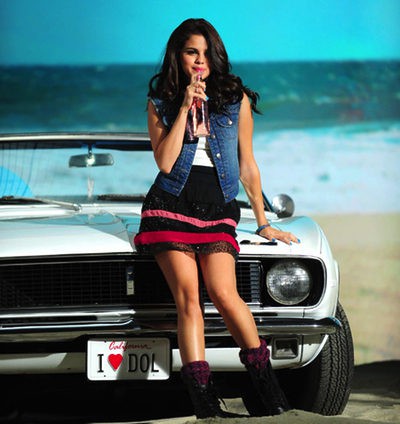 Selena Gomez presenta el nuevo spot de su firma de ropa Dream Out Loud