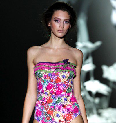 Colores vibrantes y selváticos protagonizarán la colección de verano 2013 de Dolores Cortés en la Fashion Week Madrid