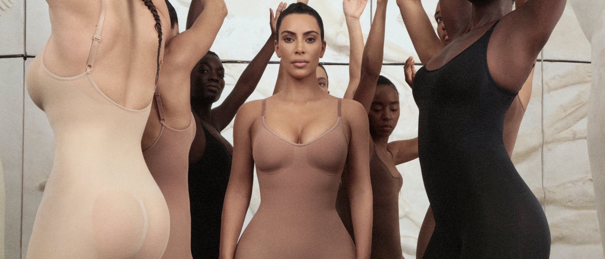 Kim Kardashian relanza su línea de fajas reductoras bajo un nuevo nombre: Skims