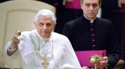 Benedicto XVI y Georg Gänswein, lujo vaticano en Madrid