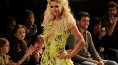 Paris Hilton, musa de Andre Tan en la Semana de la Moda de Kiev