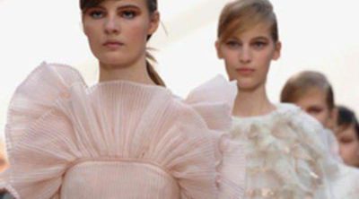 Los volantes plisados triunfan en la Semana de la Moda de París de la mano de Chloé