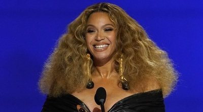 De la boa Harry Styles a los Schiaparelli de Beyoncé y Noah Cyurs: Así fue la alfombra roja de los Grammy 2021