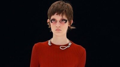 A Givenchy le llueven las críticas por mostrar en su desfile un collar que simula una soga al cuello de varias modelos