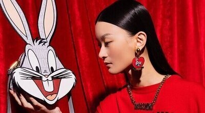 Moschino celebra el Año Nuevo chino con una colección con Bugs Bunny como protagonista