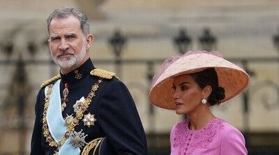 El look de la Reina Letizia para la Coronación de Carlos III: tendencia 'Barbiecore' y moda española