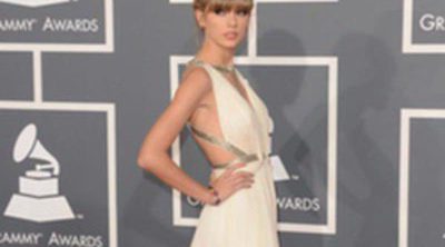 Taylor Swift y Rihanna, entre las mejor vestidas sobre la alfombra roja de los Grammy 2013