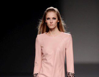 Teresa Helbig apuesta por el cuero para el otoño/invierno 2013/2014 en la Madrid Fashion Week