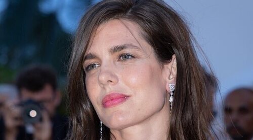 Carlota Casiraghi se viste de novia para el Festival de Cannes, la alfombra roja que pisó con Dimitri Rassam hace un año