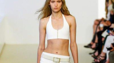 Calvin Klein apuesta por los crop tops y las faldas de tubo en su colección Resort 2014