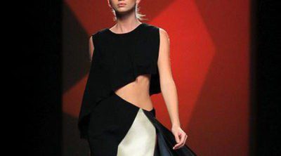 AA de Amaya Arzuaga se inspira en los murciélagos y presenta una geométrica colección primavera/verano 2014 en Madrid Fashion Week