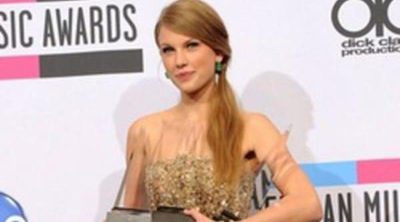 Taylor Swift y Selena Gomez brillan en los American Music Awards 2011
