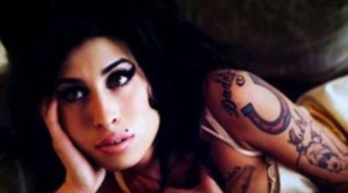 El vestido de Amy Winehouse se subasta por 50.000 euros
