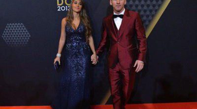Messi vuelve a sorprender con un llamativo traje en la gala del Balón de Oro 2013