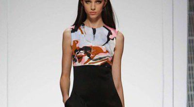 Raf Simons mezcla estampados y sube el talle de las prendas en la nueva Colección Crucero 2015 de Dior