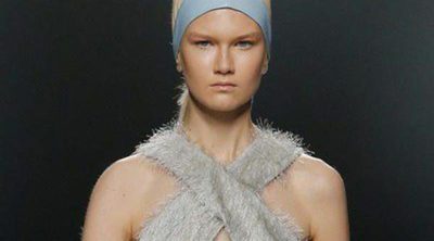Moisés Nieto propone una estética setentera para la primavera/verano 2015 en la Madrid Fashion Week