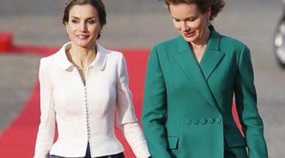 Duelo de Reinas: la dulzura de la Reina Letizia gana a la sobriedad de Matilde de Bélgica