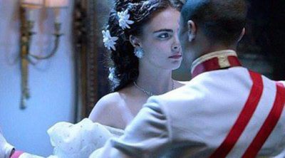 Cara Delevingne se viste de emperatriz para el cortometraje 'Reincarnation' de Chanel