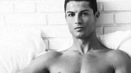 Cristiano Ronaldo presume de abdominales para presentar sus boxers de microfibra de la colección CR7 Underwear