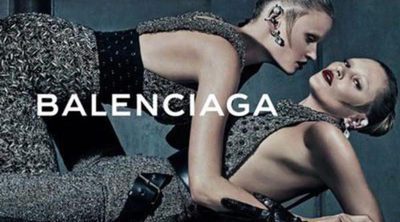 Kate Moss y Lara Stone, pura seducción y provocación para el otoño 2015 de Balenciaga