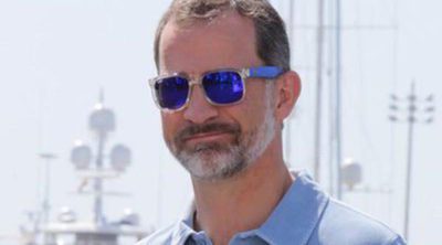 El Rey Felipe se apunta a la última moda: gafas polarizadas para sus vacaciones en Mallorca