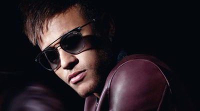 Neymar presenta la colección 2016 Eyewear de Police acompañado por Constanza Saravia