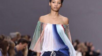Chloé sube a Paris Fashion Week un look sesentero y fresco para primavera/verano 2016