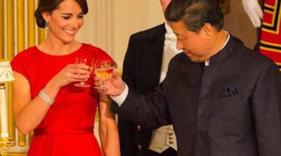 Kate Middleton combina los diamantes y el rojo pasión para su primera cena de Estado