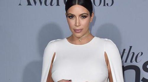 La obsesión de Kim Kardashian: un vestido Valentino de Alta Costura con capa