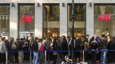 Colas kilométricas para conseguir una prenda de la colección de Balmain para H&M