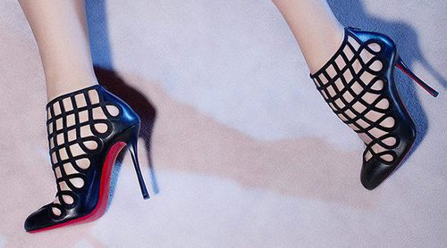 Con diseño de jaulas y abotinadas: así son las sandalias de Christian Louboutin para otoño