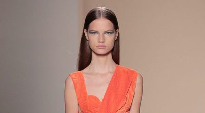 Victoria Beckham sorprende en Nueva York Fashion Week apostando por el terciopelo para primavera/verano 2017