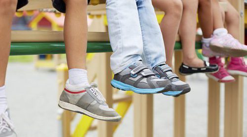 Calzado infantil: ¿qué zapatos son los más adecuados para ir al cole?