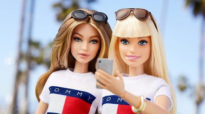 Gigi Hadid se convierte en Barbie para celebrar su segunda colección con Tommy Hilfiger