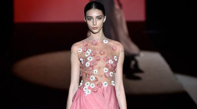 Hannibal Laguna convierte la pasarela en un jardín floral con la colección otoño/invierno 2017/2018 de Madrid Fashion Week