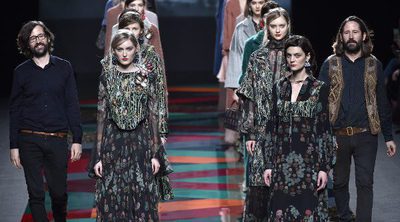 Ailanto recupera el chal en una colección versátil y elegante de otoño/invierno 2017/2018 en Madrid Fashion Week